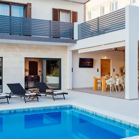 Heated Pool Kalega Apartman