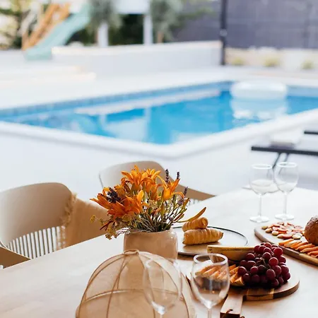 Heated Pool Kalega Apartman *