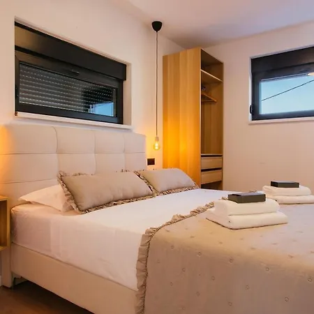 Heated Pool Kalega سبليت