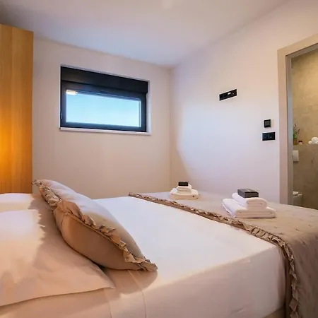 Heated Pool Kalega Split