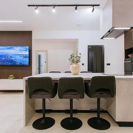 Heated Pool Kalega سبليت