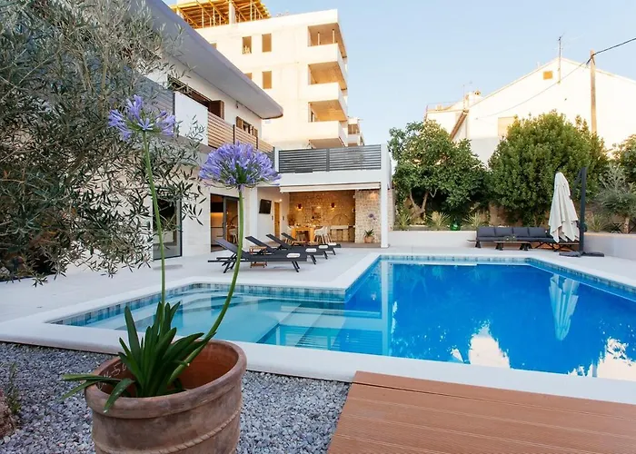Heated Pool Kalega Apartman Split