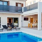 Heated Pool Kalega Apartamento
